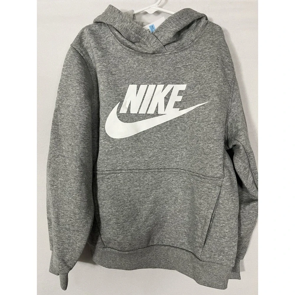 Nike sportswear club